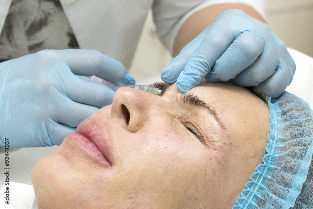 Fototapeta premium Cosmetic treatment with injection in a clinic
