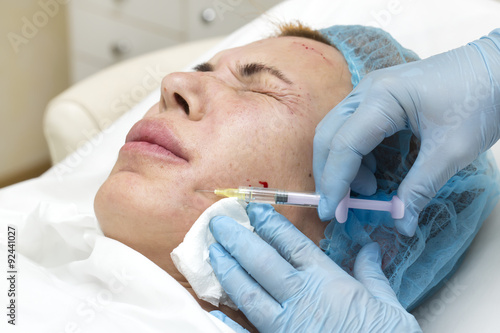 Cosmetic treatment with injection in a clinic