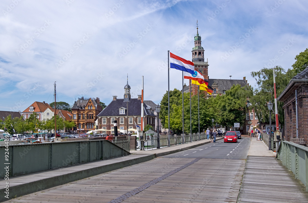 Obraz premium Rathausbrücke Leer