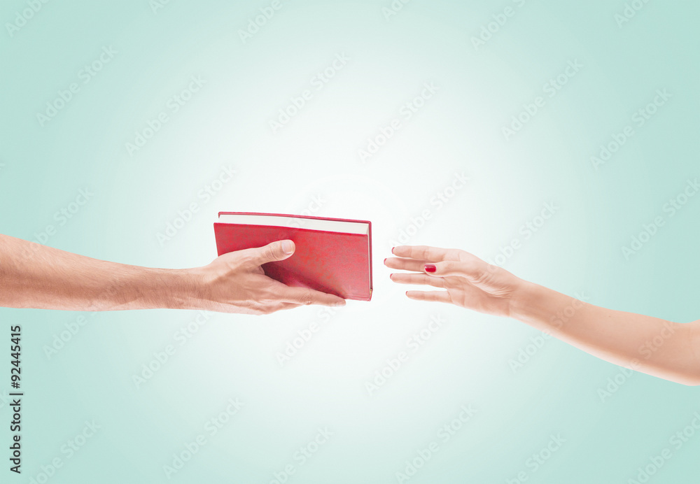 Naklejka premium Mani con rubrica agenda libro