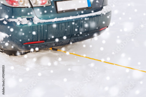 Schilderij op canvas closeup of towed car with towing rope