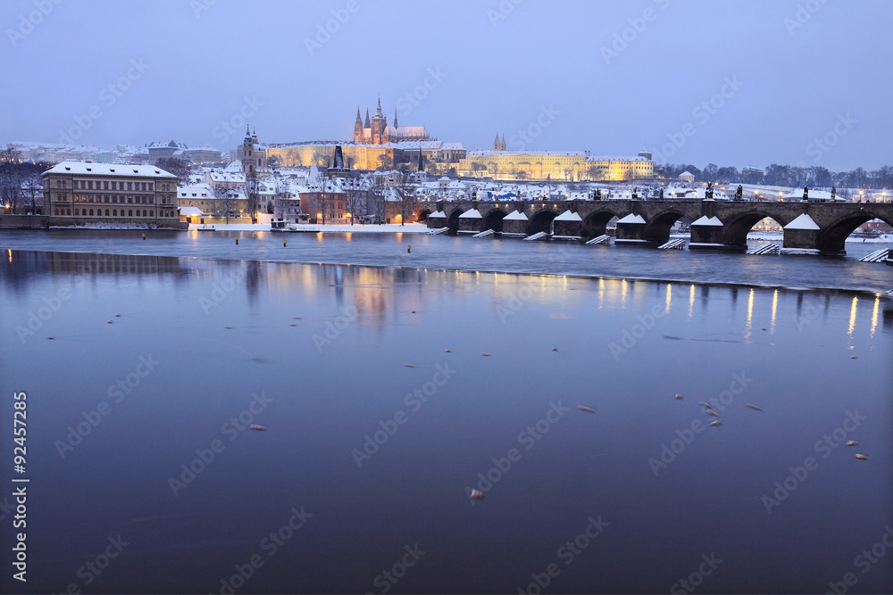 Obraz premium Night snowy Prague gothic Castle and Charles Bridge, Czech Republic
