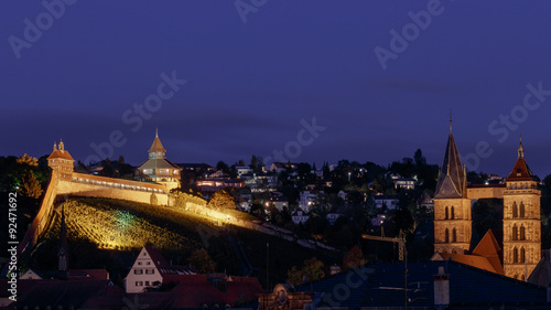 Esslingen bei Nacht mit Burg und Stadtkirche St. Dionys