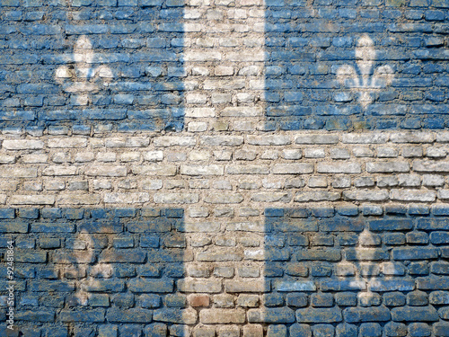 Drapeau québécois peint sur un mur photo