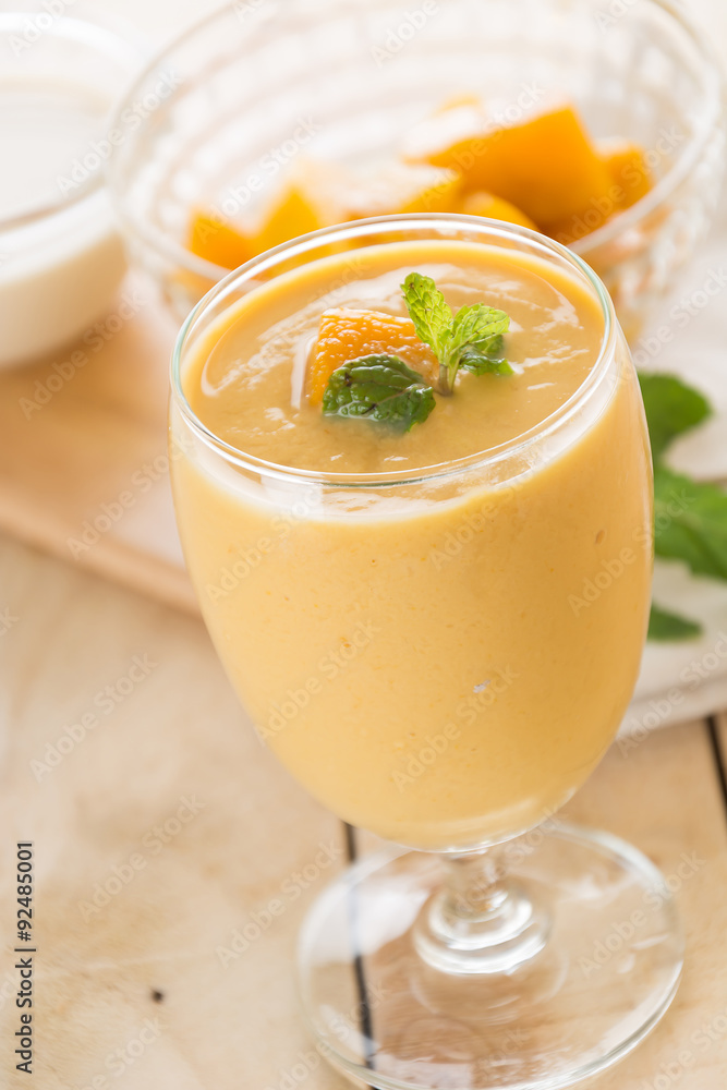 mango smoothie mango smoothie