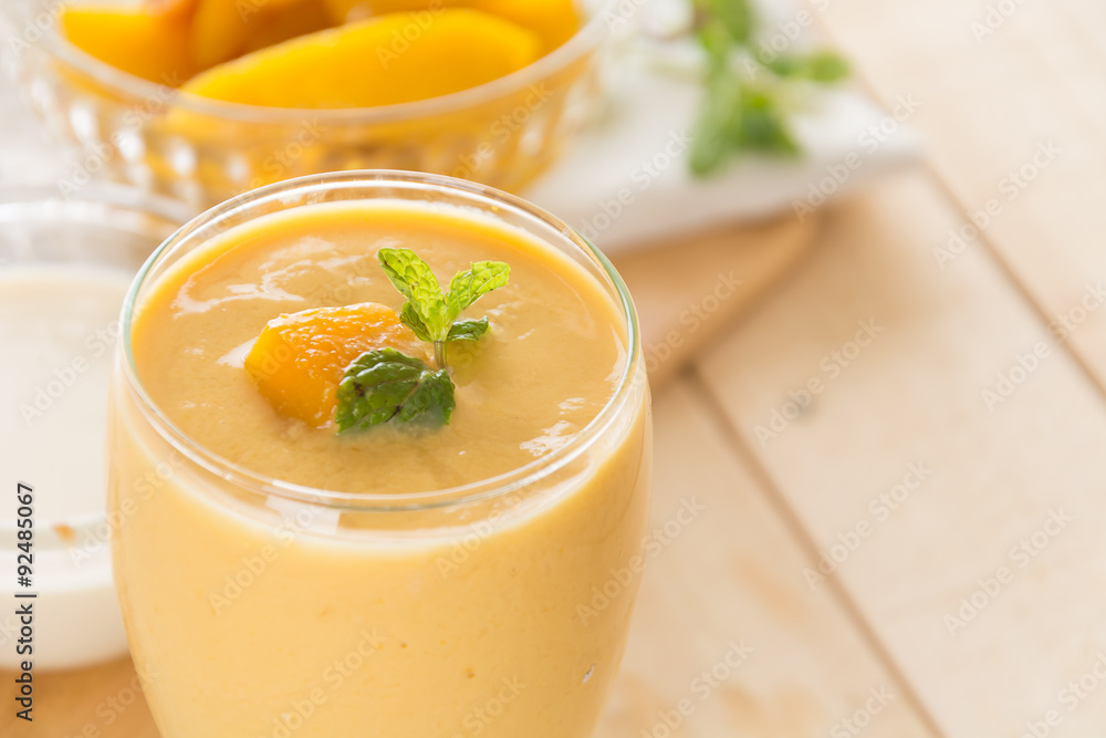 mango smoothie mango smoothie