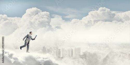 Wallpaper Mural Reading on the run Torontodigital.ca