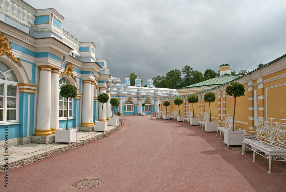 Fototapeta premium ST. PETERSBURG, TSARSKOYE SELO, RUSSIA - JUNE 26, 2008: Circumference (wings) of Catherine palace