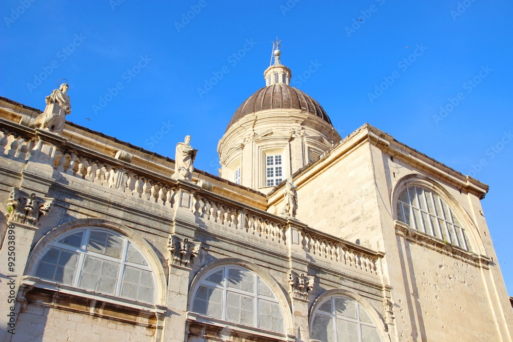 Obraz premium Dubrovnik Cathedral, war traces