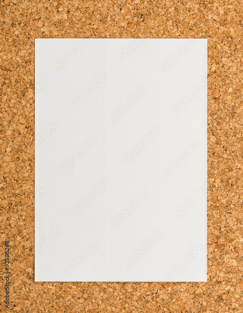 Fototapeta premium white paper note sheet with on cork board background