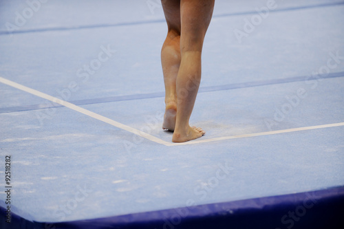 Obraz na plátně Nohy na podlahu gymnastika