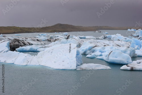 Blick über den Gletschersee Jökulsarlon auf Island © rbkelle