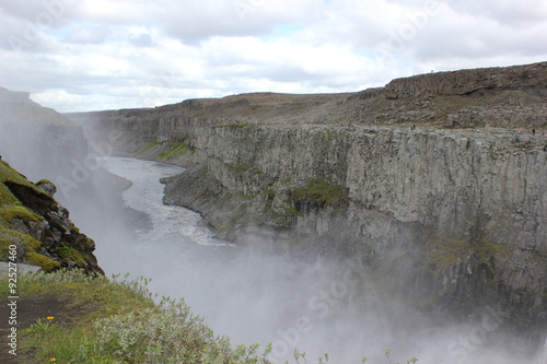 Der Canyon neben dem ber  hmten Wasserfall Dettifoss auf Island