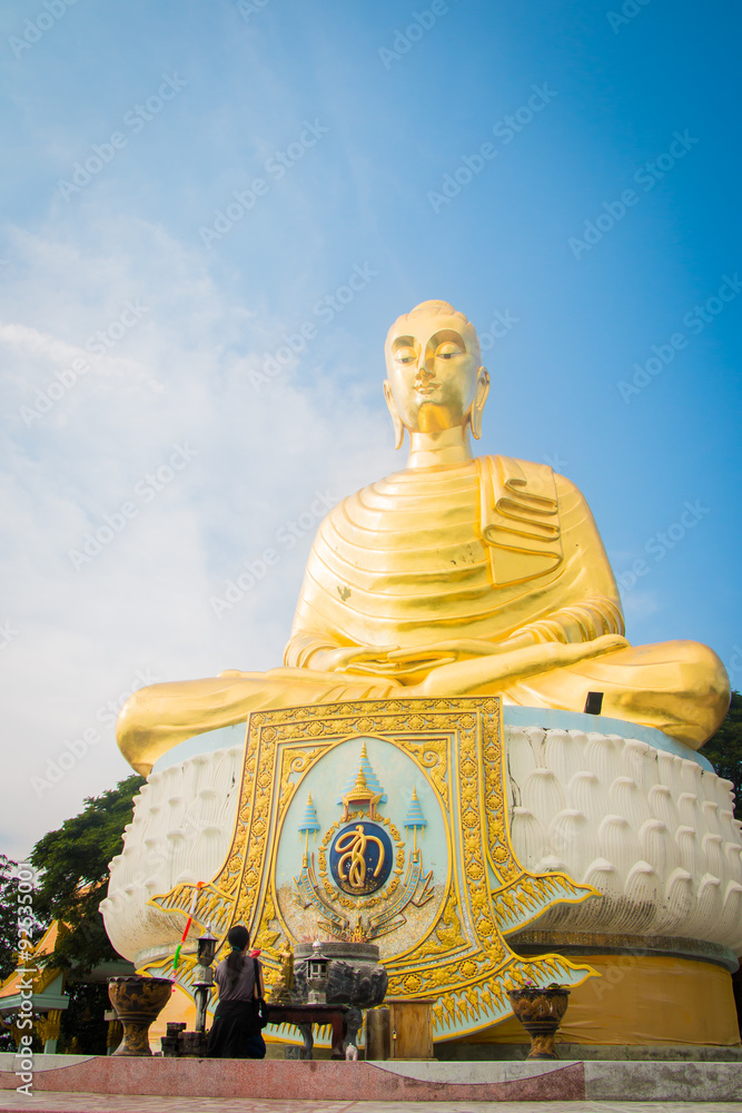 Fototapeta premium Golden buddha statue in Thailand