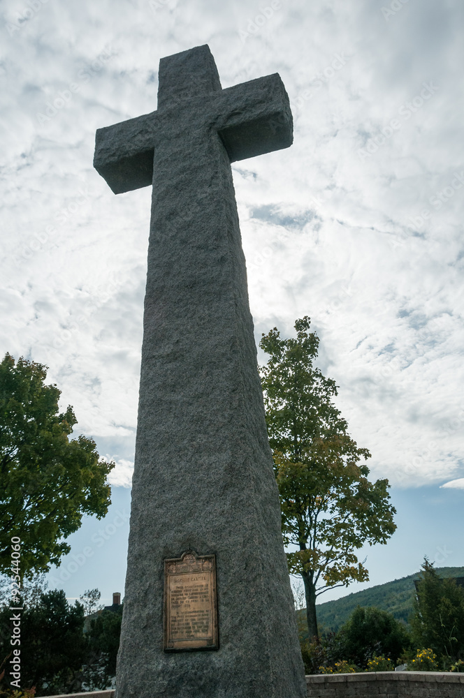 Commemorative Cross of 10 meters to symbolize the 400th anniversary of Jacques Cartier’s arrival in Canada