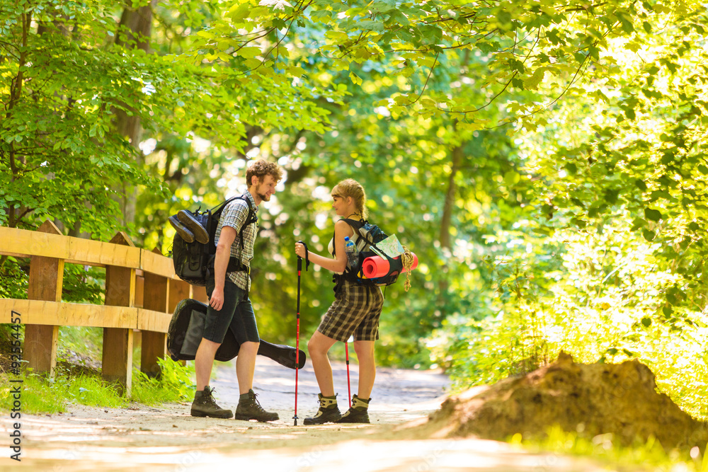 Fototapeta premium couple backpacker hiking in forest pathway