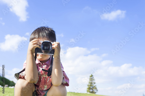 Obraz na płótnie 写真を撮る男の子 w salonie