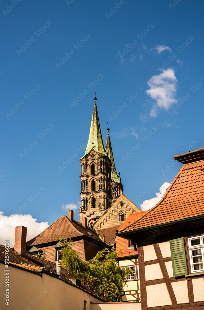 Fototapeta premium Bamberg Dom mit Fachwerkhaus