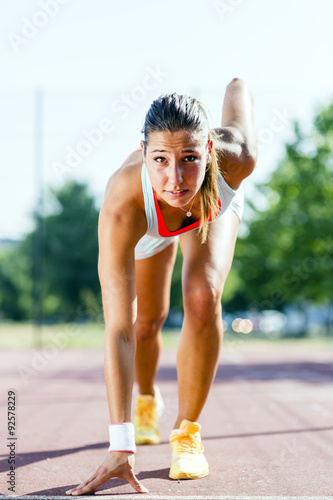 Plakat Female sprinter getting ready for the run