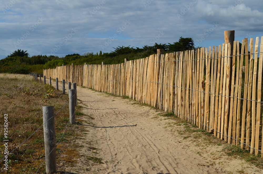Chemin d'accès à la plage de Keréré (Locmariaquer-Bretagne) Chemin d'accès à la plage de Keréré (Locmariaquer-Bretagne)