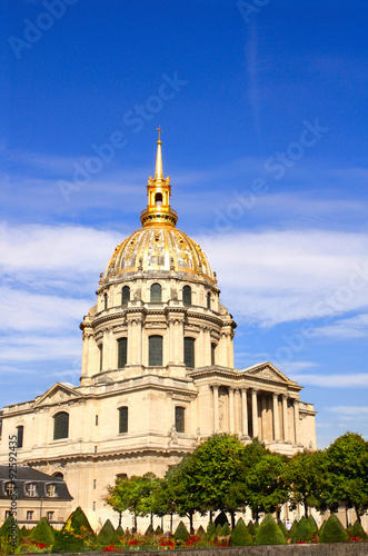 Les Invalides - complex of museums and tomb of Napoleon Bonapart © frenta