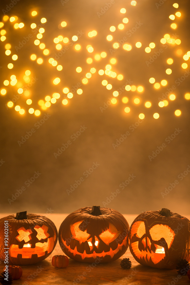 Obraz premium Illuminated carved halloween pumpkins lanterns