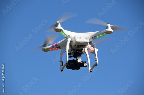 Flug einer Drohne photo