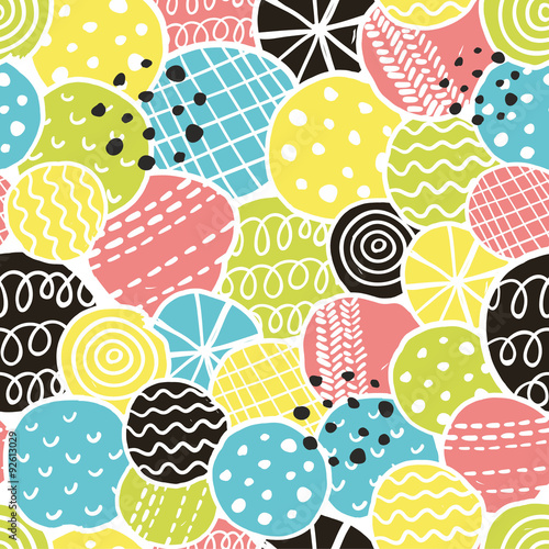 Cute seamless pattern with decorative rounds.