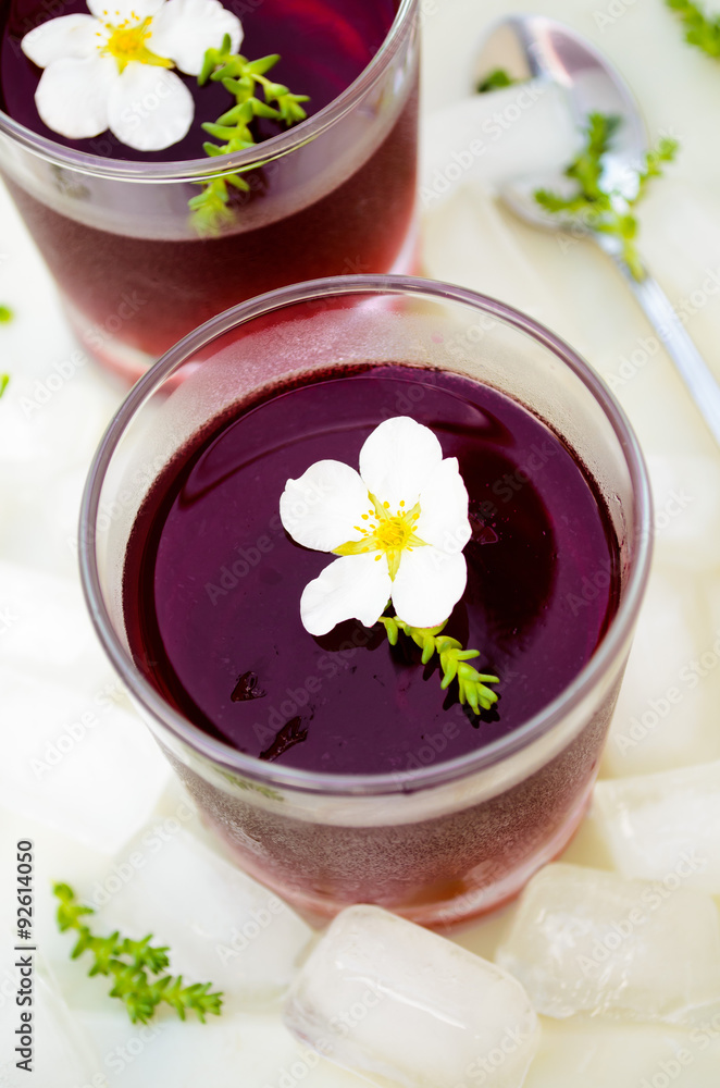 Red wine jelly with white flowers and ice Red wine jelly with white flowers and ice