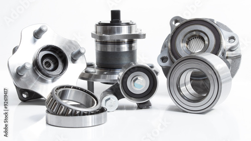 the composition of the three automotive wheel bearing and ABS sensor with slots, with koninicheskim bearing and closed, as well as a belt tensioning pulley system timing engine photo