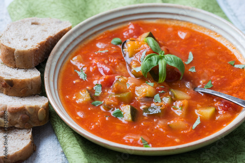 Tomaten-Gemüse-Suppe mit Brot, vegan  photo