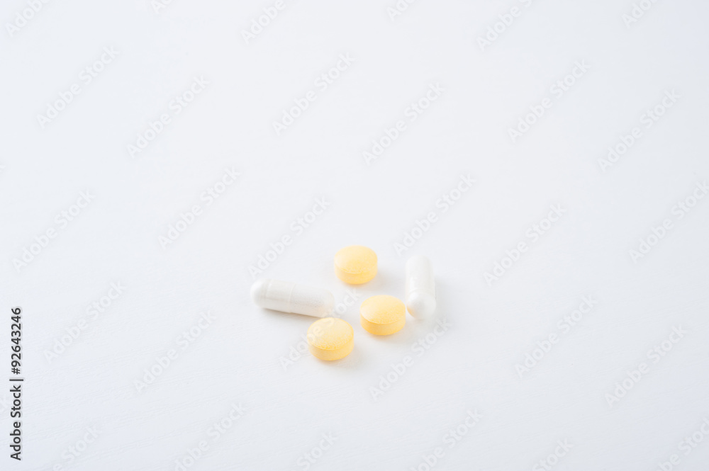 薬と人間の手 薬と人間の手