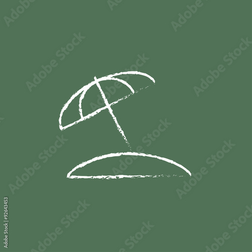 Beach umbrella icon drawn in chalk.