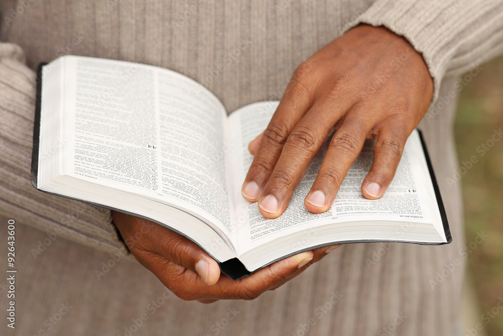 Naklejka premium Man holding a Bible
