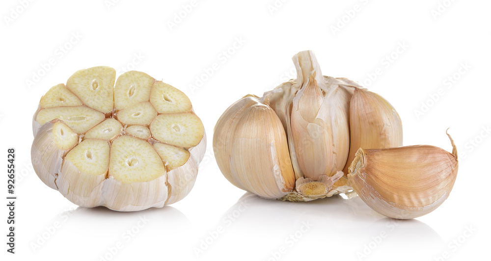 Fototapeta premium garlic on white background