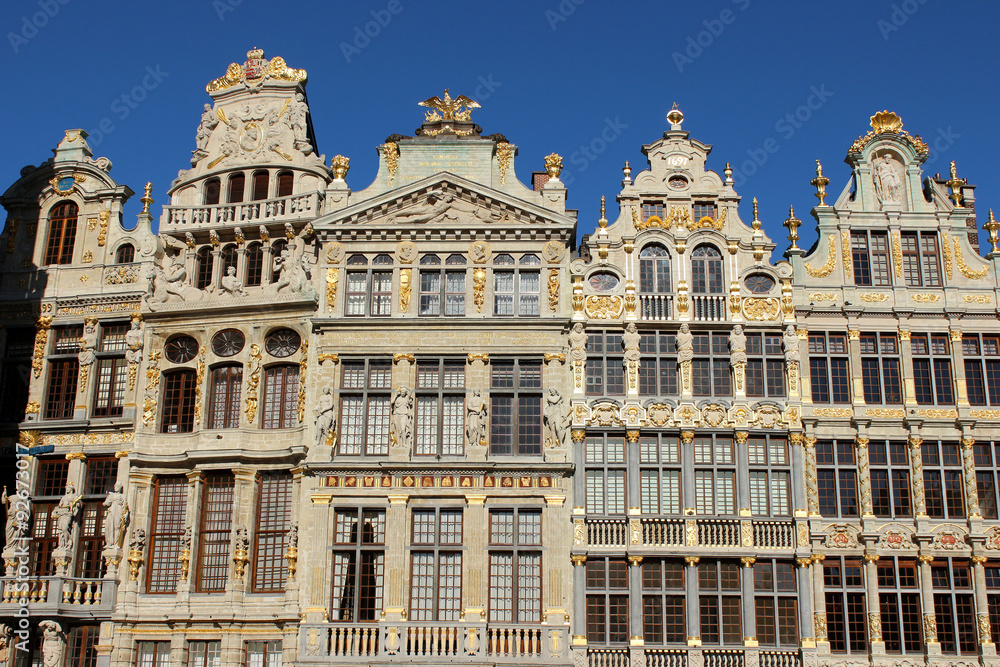 Bruxelles, Grand-Place, Façades avec décorations dorées
