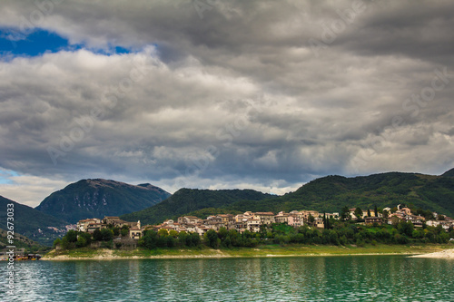 Lago del Turano, HDR