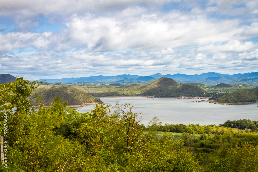 Obraz premium mountain view at Srinagarind dam