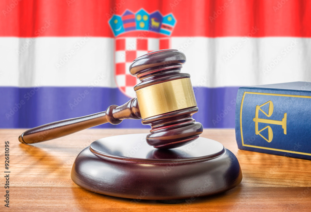 Richterhammer und Gesetzbuch - Kroatien