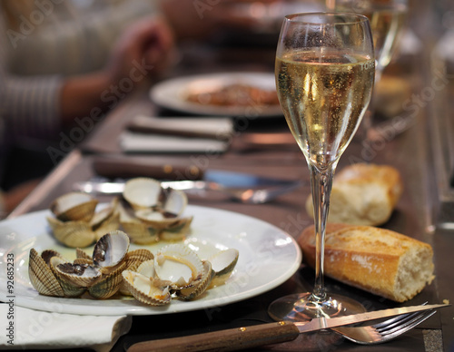 Classic spanish lunch - white wine  bread and mussels