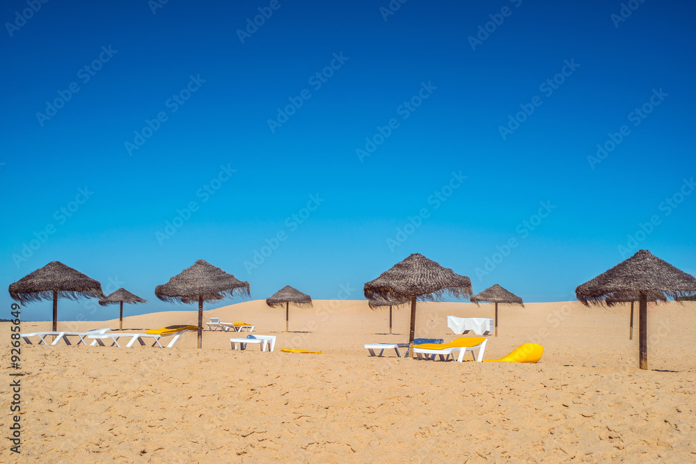 Fototapeta premium Umbrella at the shore of the Atlantic Ocean
