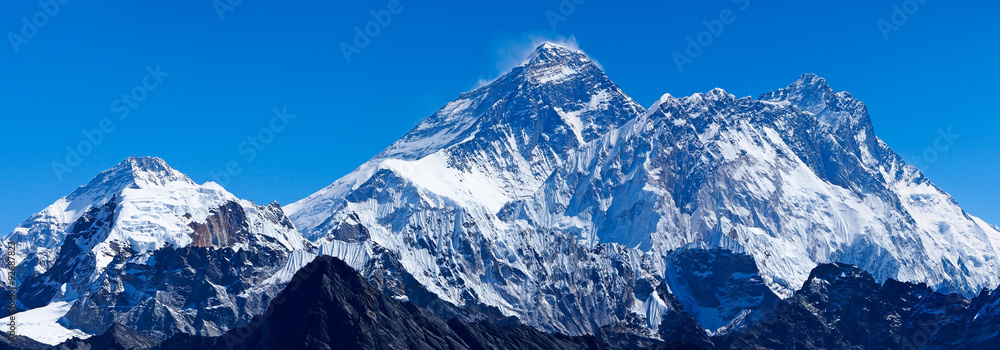 Fototapeta premium Mount Everest mit Lhotse, Nuptse und Pumori