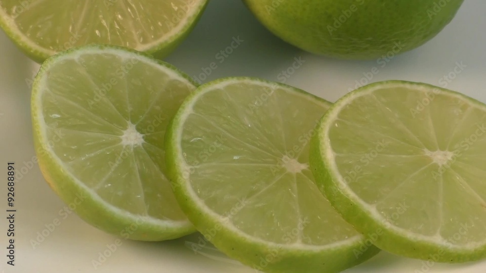 white plate with slices of lemon
white plate with slices of lemon