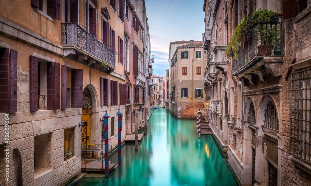 Fototapeta premium Narrow canal in Venice
