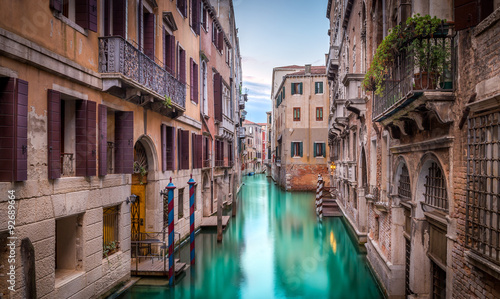 Narrow canal in Venice © Maciej Czekajewski