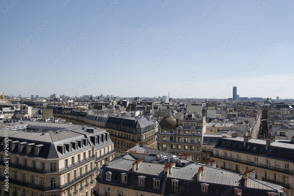 Paysage urbain à Paris, vue depuis le toit des Galeries Lafayette