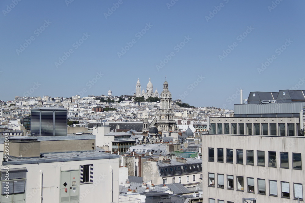 Basilique Montmartre à Paris, vue depuis le toit des Galeries Lafayette
