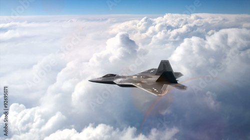 Американский военный самолет F-22  летит в атаку