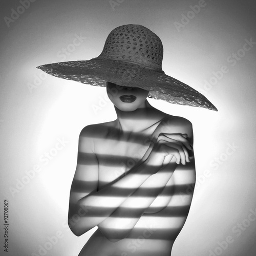 Plakat Seksowna naga kobieta w kapeluszu