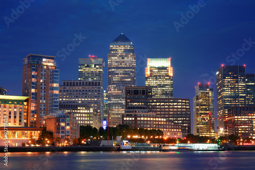 London Canary Wharf at night